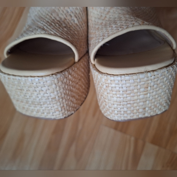 Coach Bobi Straw Platform Sandals - Picture 9 of 12